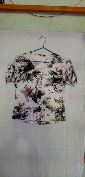 продам топы и футболку