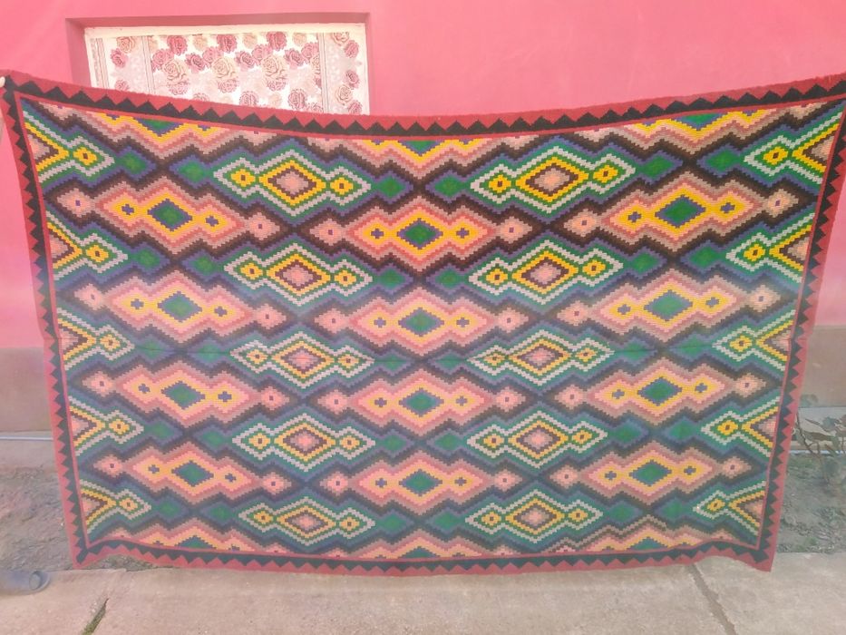 Covoare vechi prelucrate manual