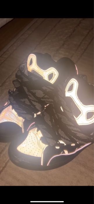 Продам кроссовки Ланвины