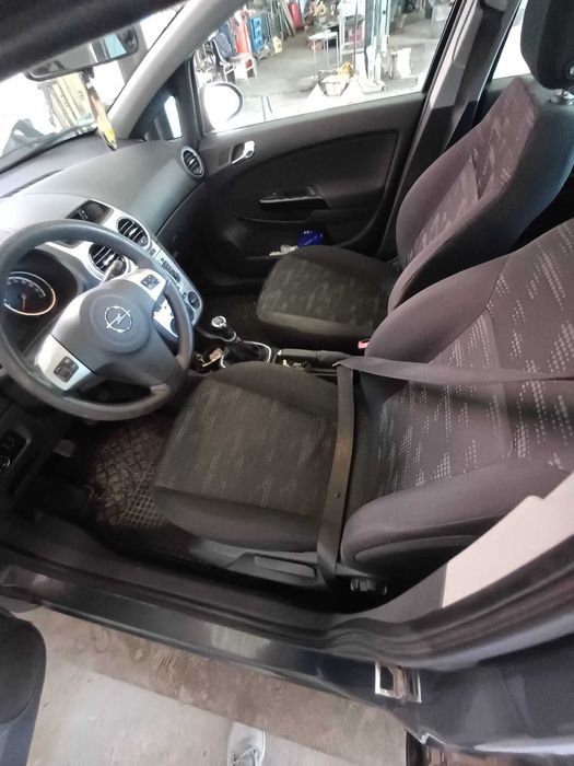 Vând Opel Corsa .