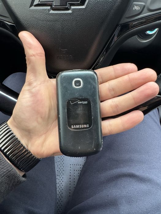 Samsung gusto 3  с номером.