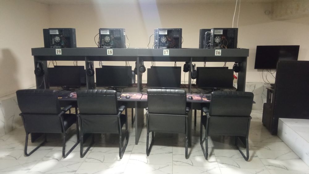 20 мата кампютер, и 2 та Плейстейшен 3.биргаликда сотилади