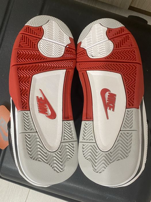 Nike Air Jordan 4 Fire Red