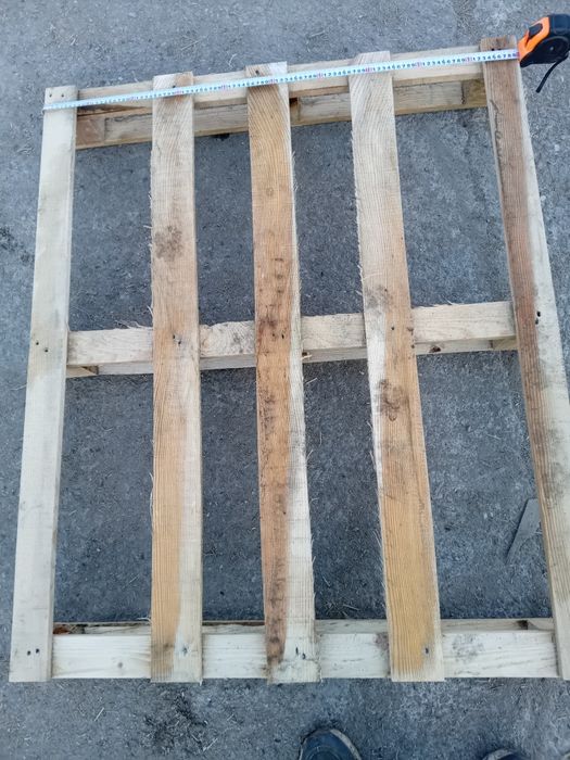 Продавам палети и дървени скари