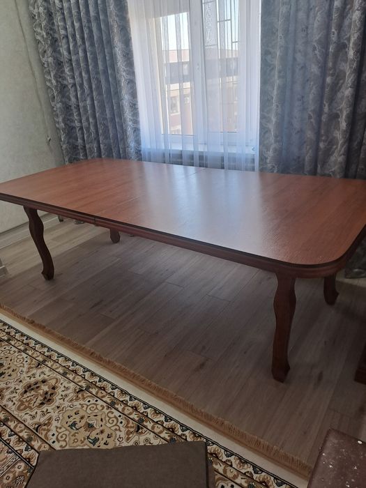 Стол для зала состоян е отличное