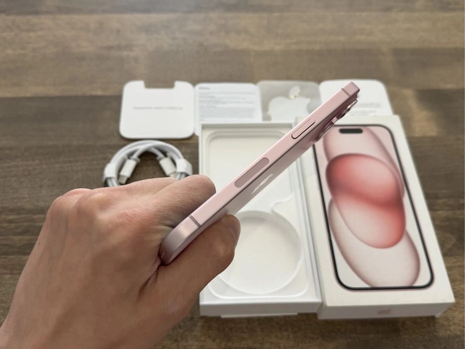 iPhone 15 в отличном состоянии