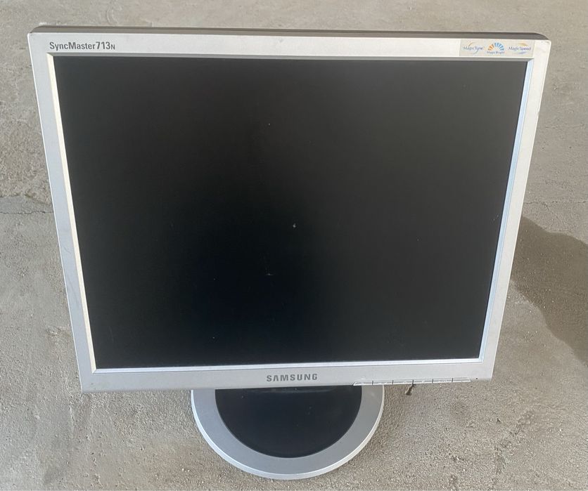 Монитор samsung SyncMaster713n