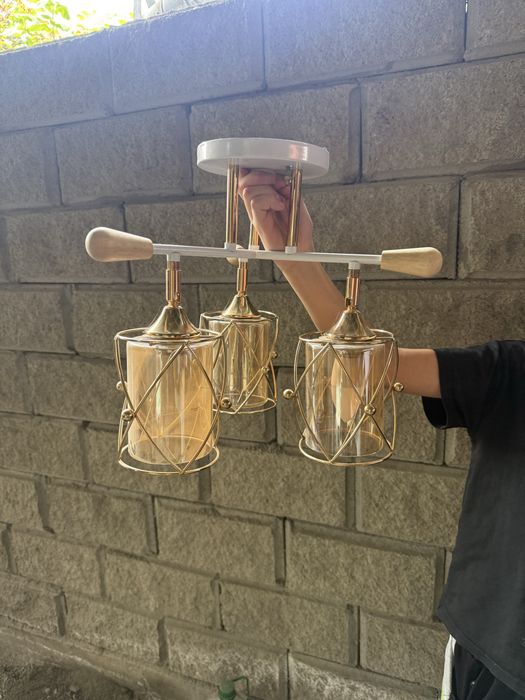 Продам люстру в отличном состоянии