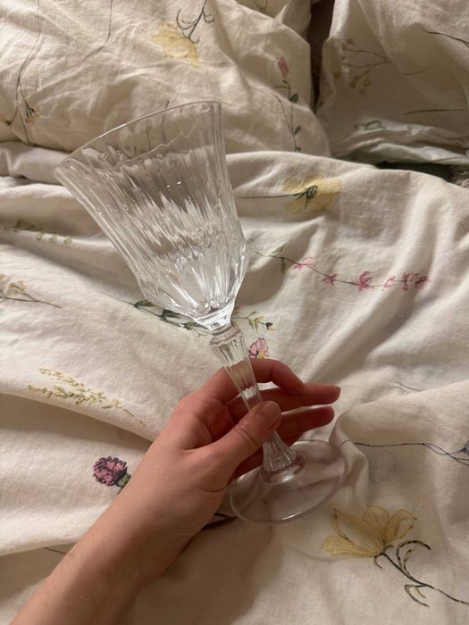 Стеклянные бокалы на ножке / набор