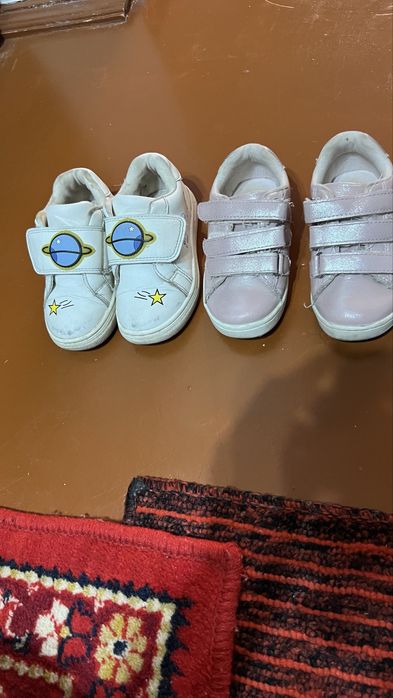 Qizchalar krasovkalari