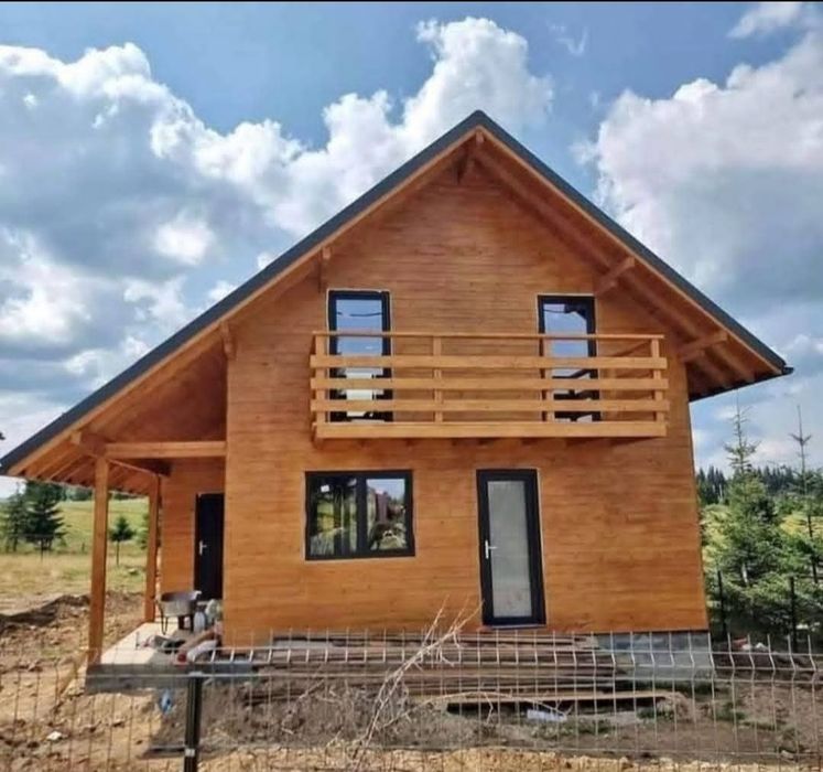 Vând case pe structură de lemn