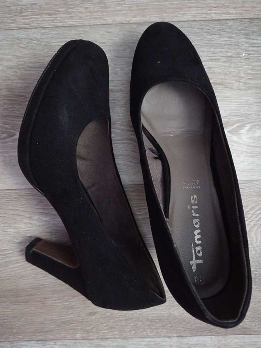 продам замшевые туфли