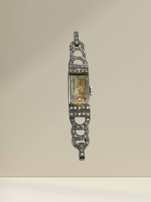 Платинен дамски часовник с диаманти