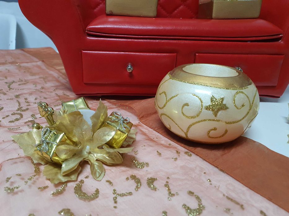 Suport lumanare pastila alb-auriu de Craciun