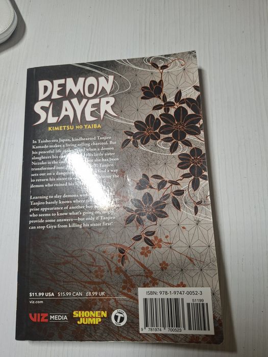 Продавам demon slayer том 1 и 2