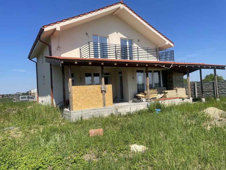 Vand casa individuala