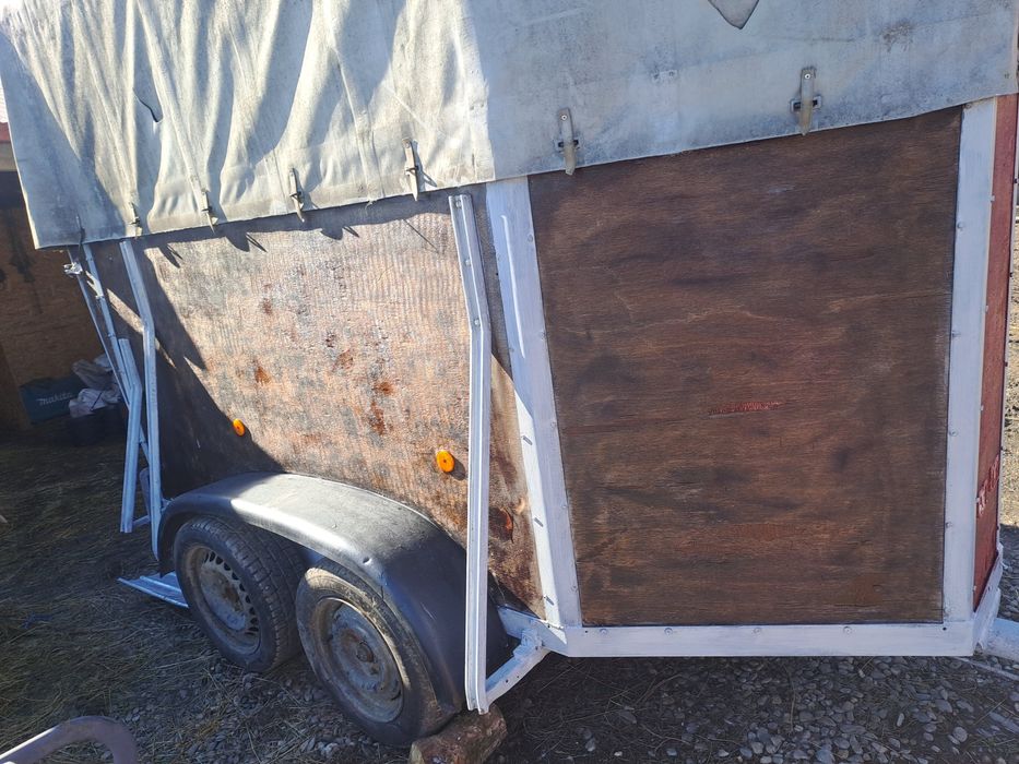 De vânzare remorca animale