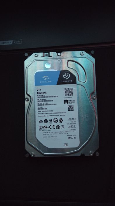 Жёсткий диск 2TB/Seagate skyhawk 2TB