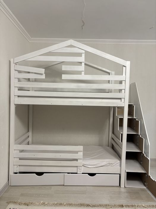 Продается Двухъярусная кровать