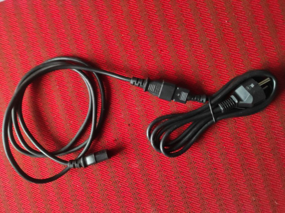 Cabluri electrice de alimentare noi pentru calculatoare.