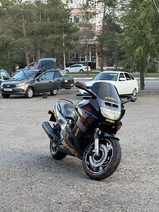 Продам мотоцикл Honda CBR1000F