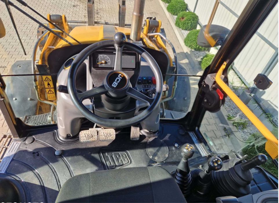 Buldoexcavator JCB 3CX Plus, an 2021, telescopic cupa multifunctionala