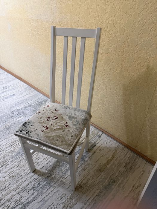 Стол со стульями