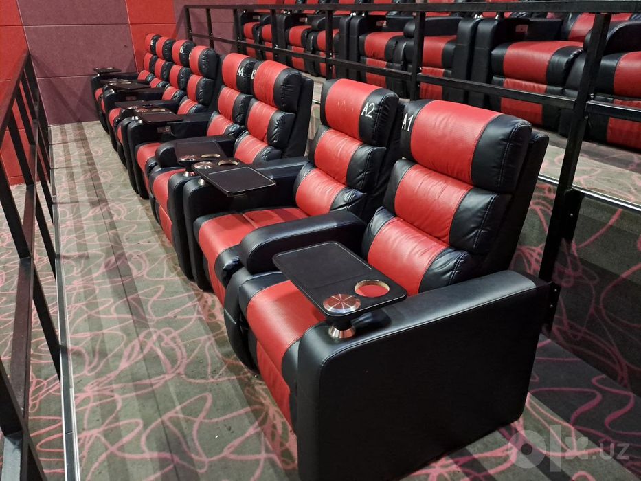 продаётся комфорт кресло электроний реклайнер лежащий для кинотеатра и