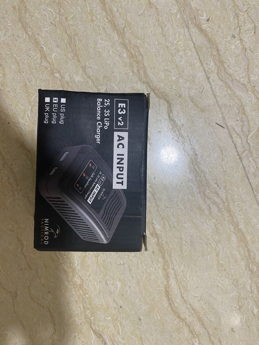 Vand  acumulator de incarcat bateri la m4