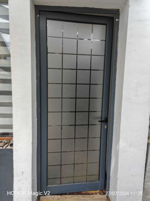 Usa aluminiu in stare buna