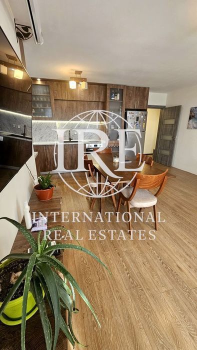 Продава се Тристаен апартамент в Варна, Възраждане 3 - 101 кв.м за 1976 €/кв.м - Снимка #1