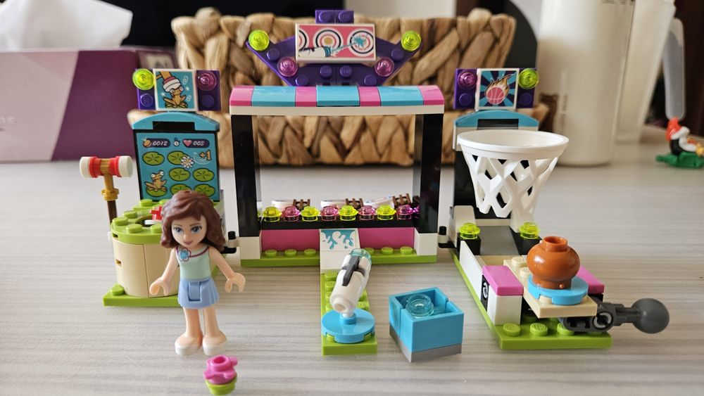 Lego Friends - Parcul de Distracții cu arcada