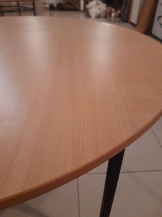 Деревянный круглый стол