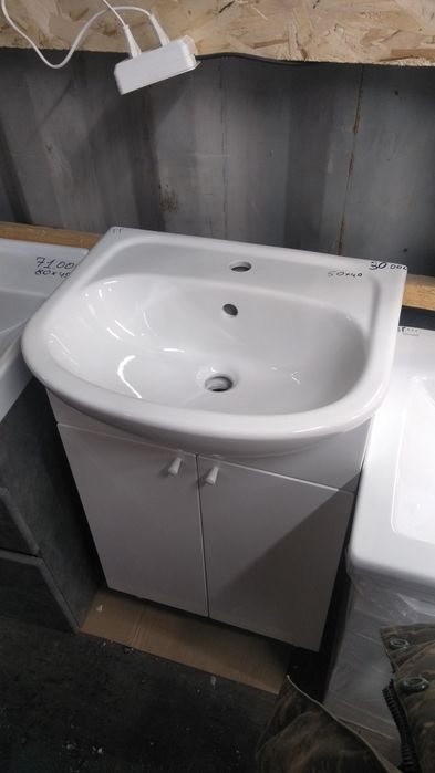 Раковина тумба унитаз ванна