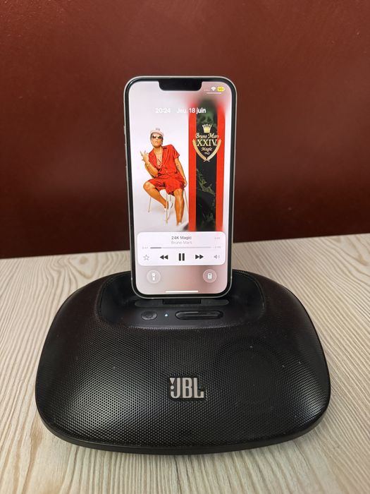 Колонка JBL для iPhone (подставка)
