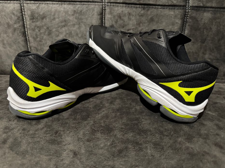 Mizuno Wave Lightning Z6.