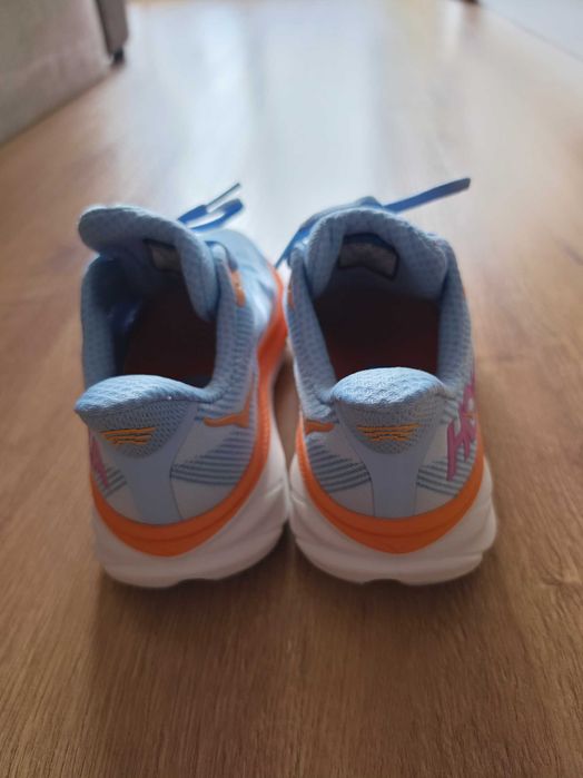 Маратонки Hoka. Носени.
