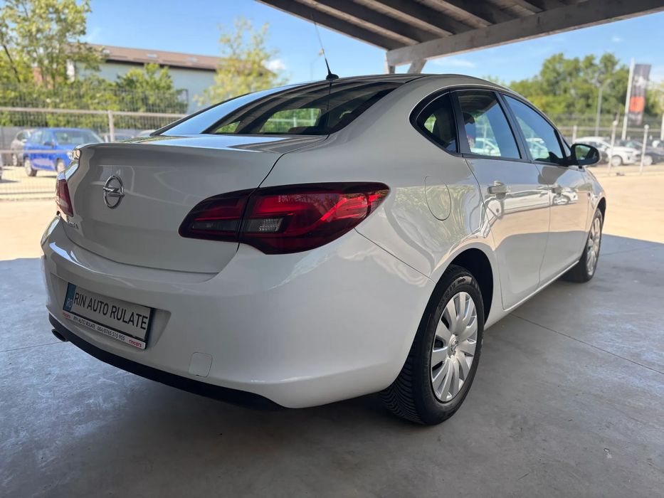 Opel Astra Impecabila ~ TVA 21% - Sedan Benzina 140 CP ~ Cutie manuala