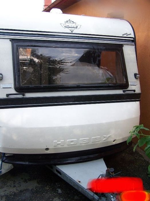Vând rulota Hobby 400 clasic