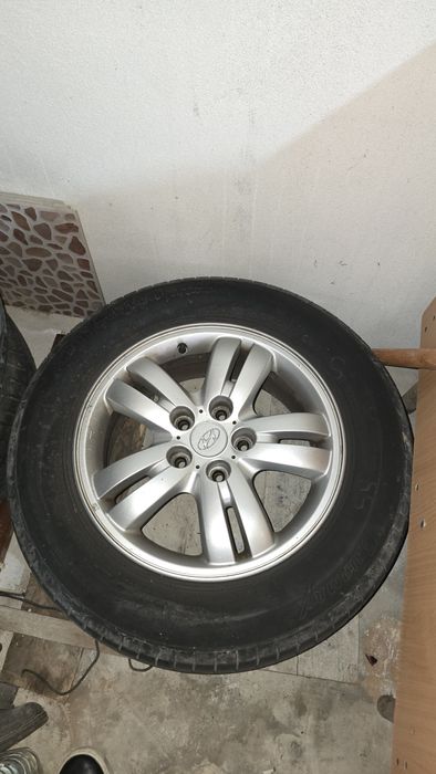 Vând 215 65 r16  roti Vara Hyundai Tucson cauciucuri 215 65 16