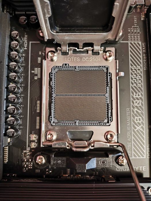 Gigabyte X870E Aorus Master материнская плата.