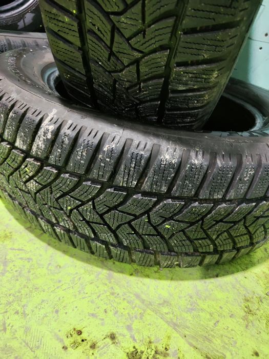 2 бр зимни 205/60/16 Dunlop
