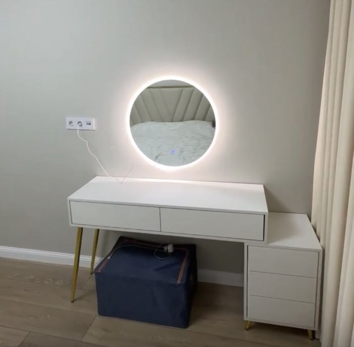 Продается туалетный столик