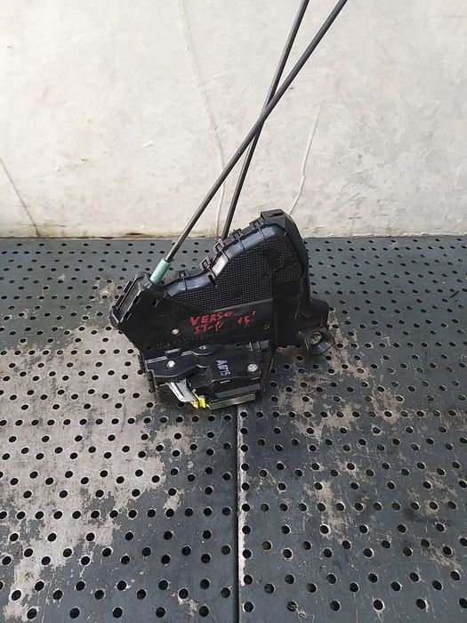 Broasca usa stanga fata toyota verso r2