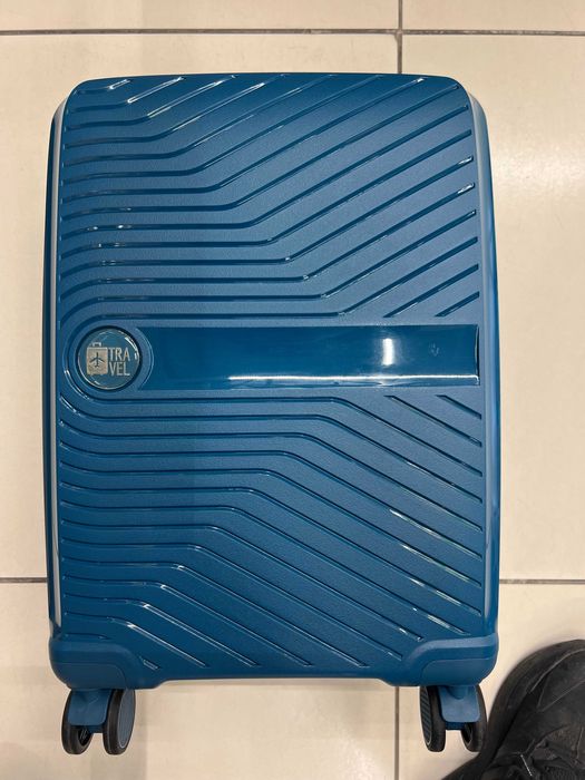 Стилен куфар на колела 36х21х55см