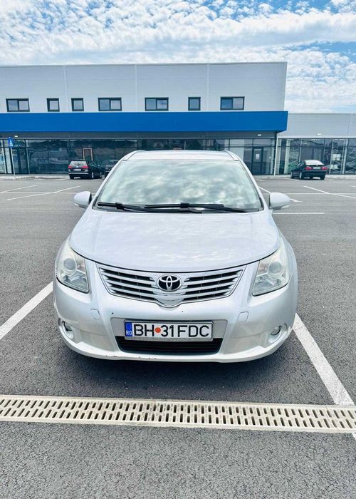 Vând Toyota Avensis