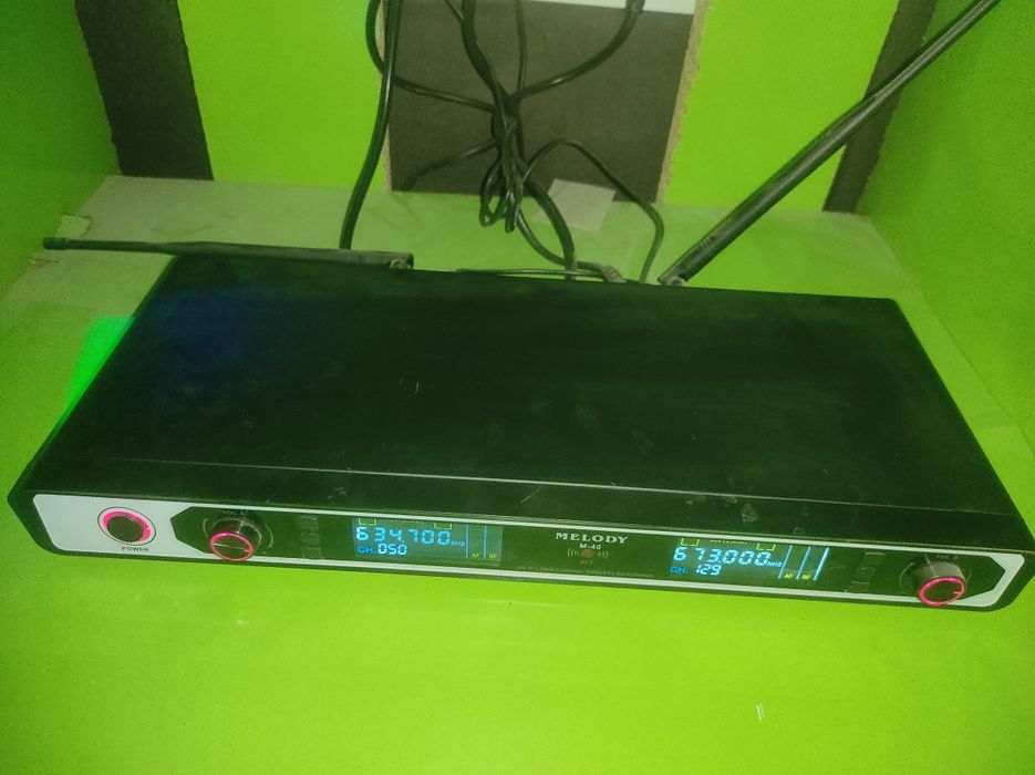 Karaoke tilvizir devan kondisanermikrafon