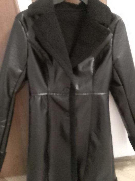 Черно кожено палто