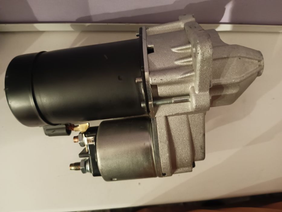 Стартер новый Peogeot 307