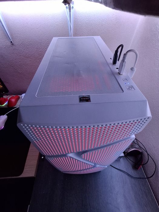 Carcasa PC Gaming cu 4 RGB ventilatoare